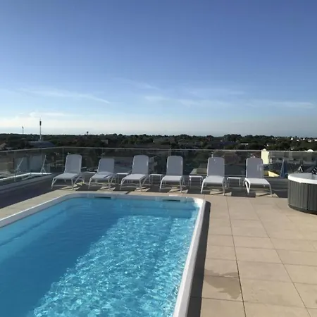 Airy Featuring Private Terraces Бибионе